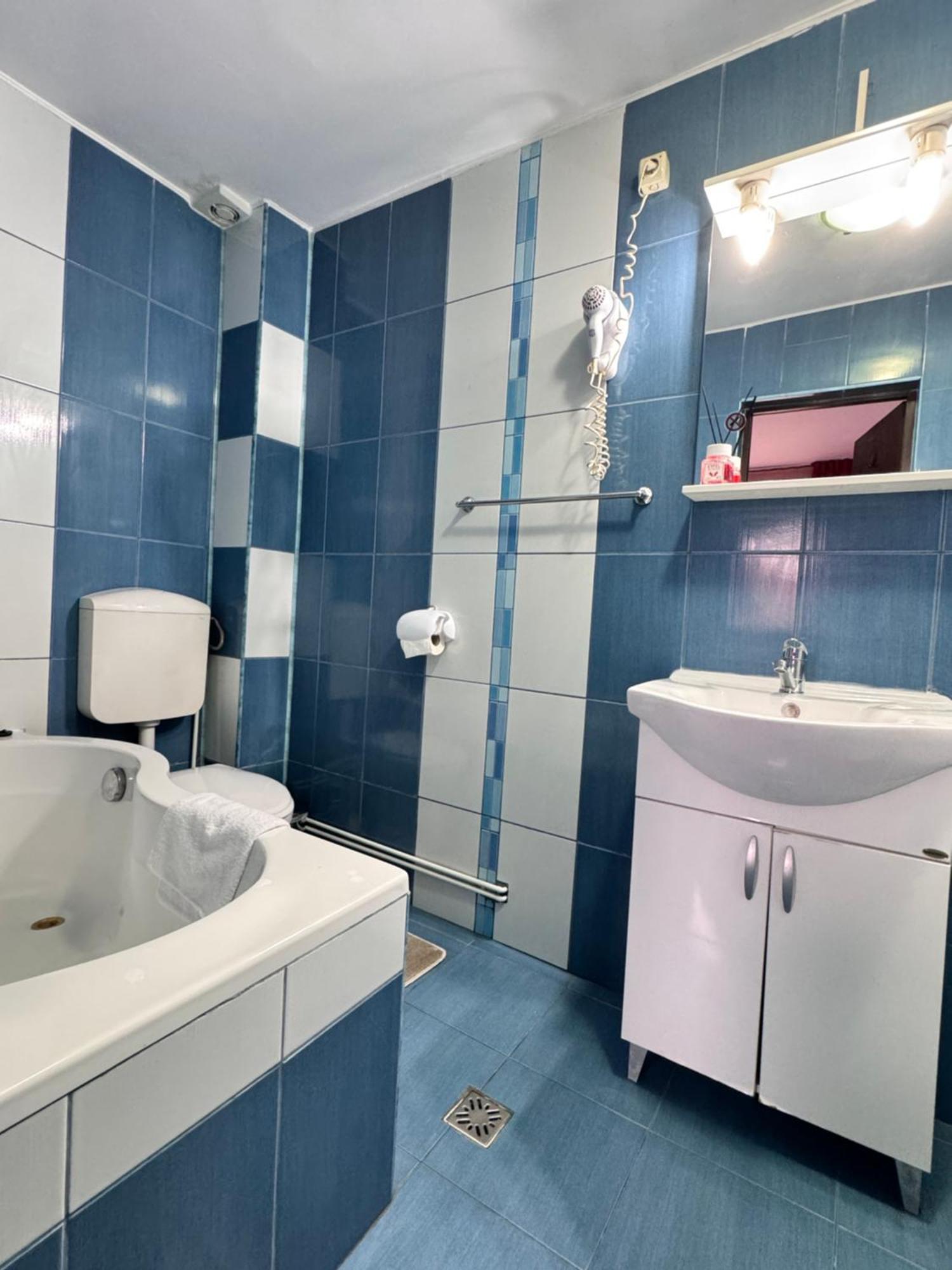 Complex Select Otel Mediaş Dış mekan fotoğraf